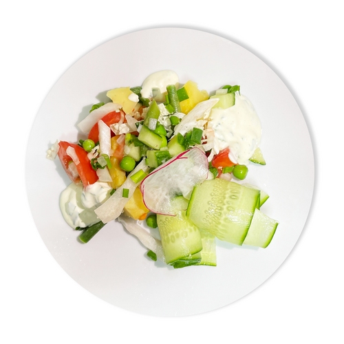 Салат из свежих овощей и фасолью